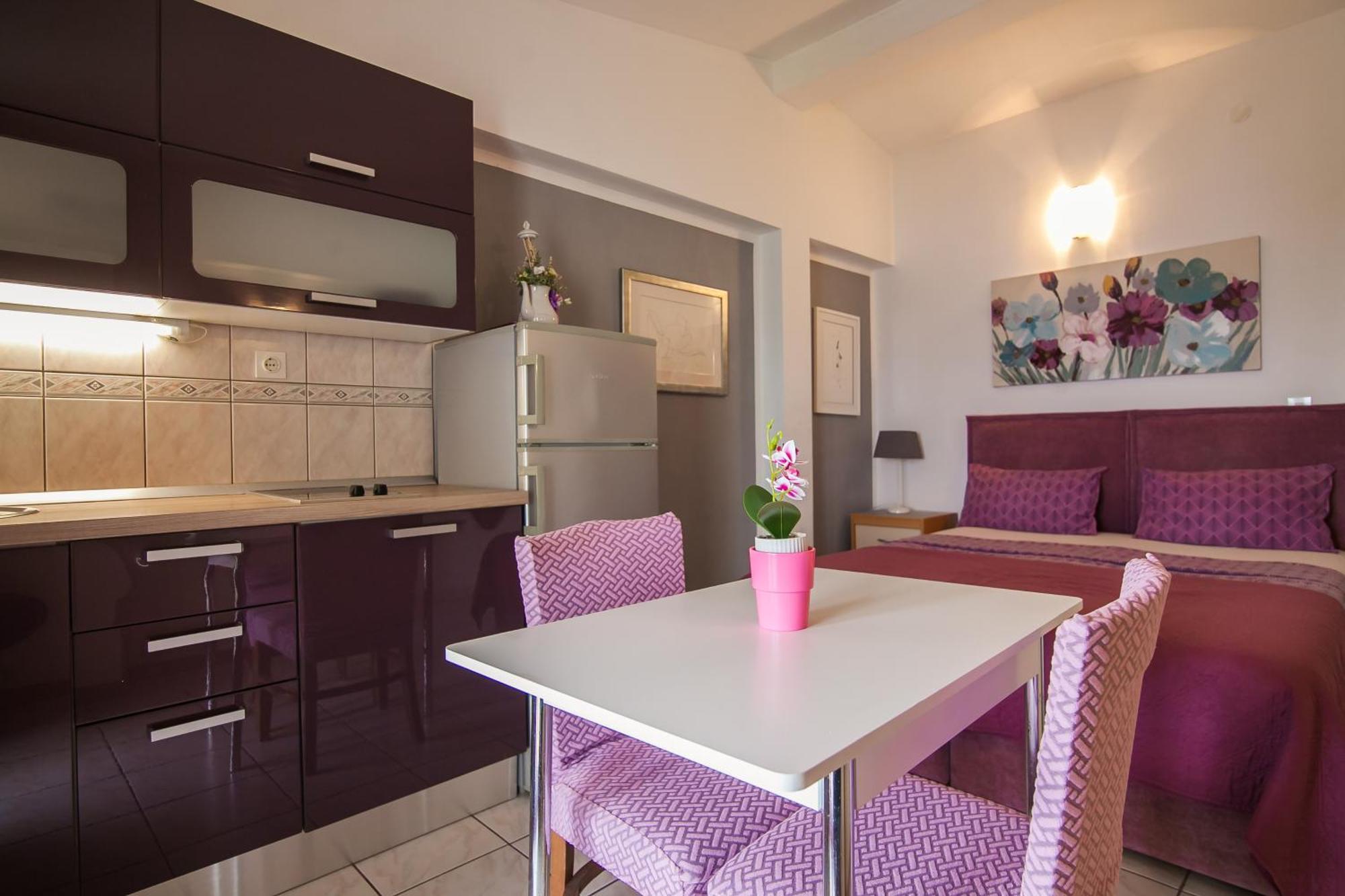 Apartments Paula Бол Екстериор снимка