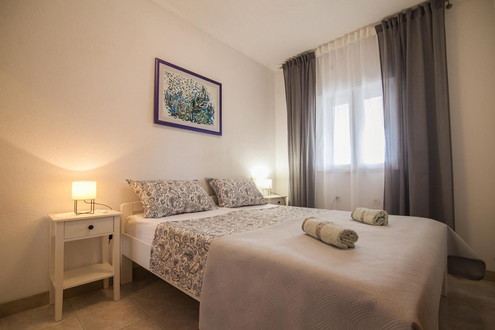 Apartments Paula Бол Екстериор снимка