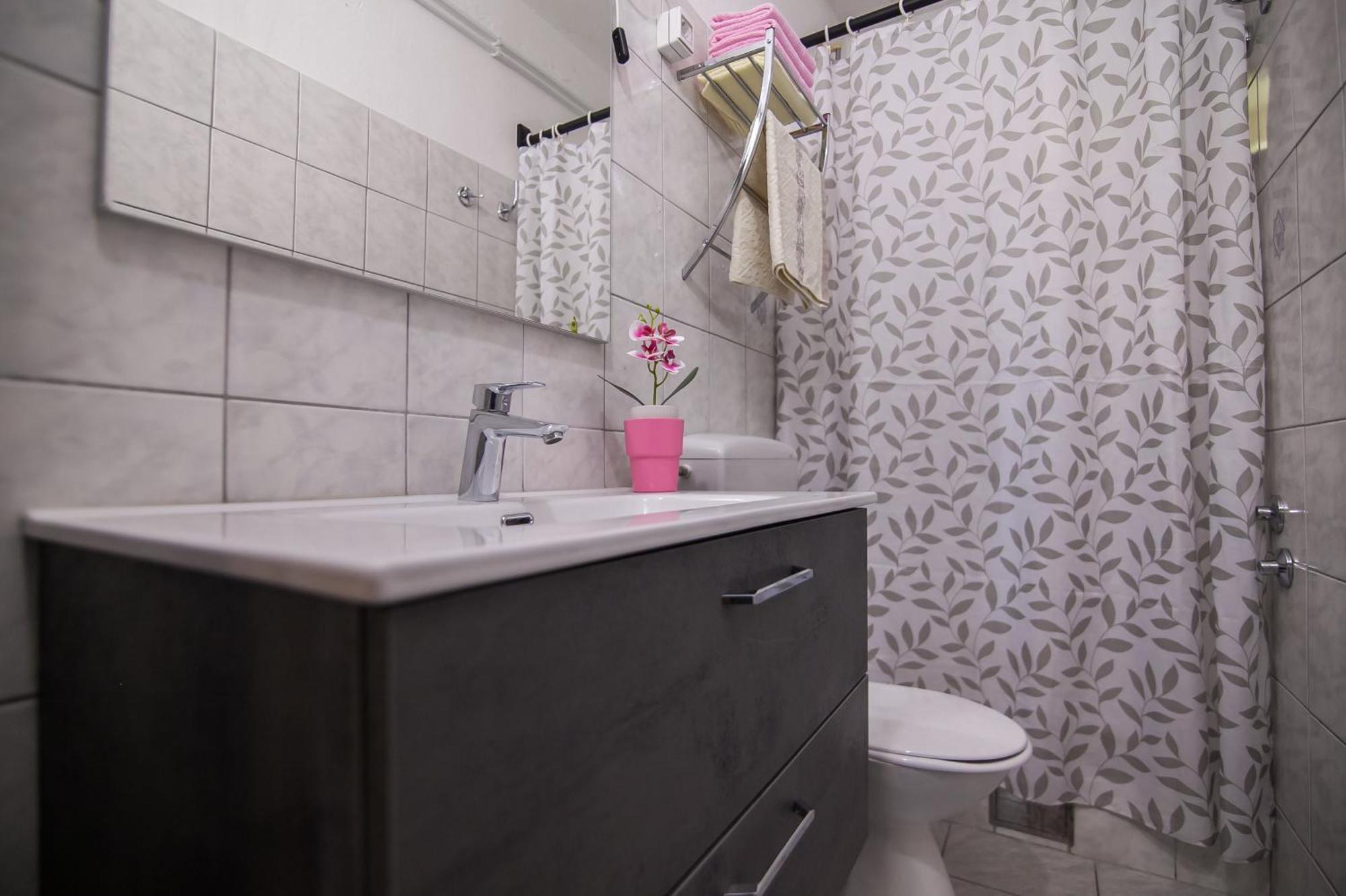 Apartments Paula Бол Екстериор снимка