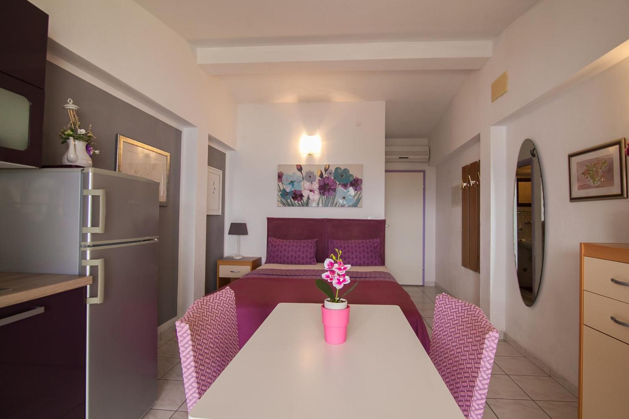 Apartments Paula Бол Екстериор снимка